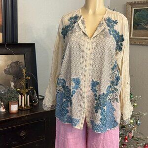 JOHNNY WAS Long Sleeved Button Front Lucra Rayon Blue Floral oversized Blouse